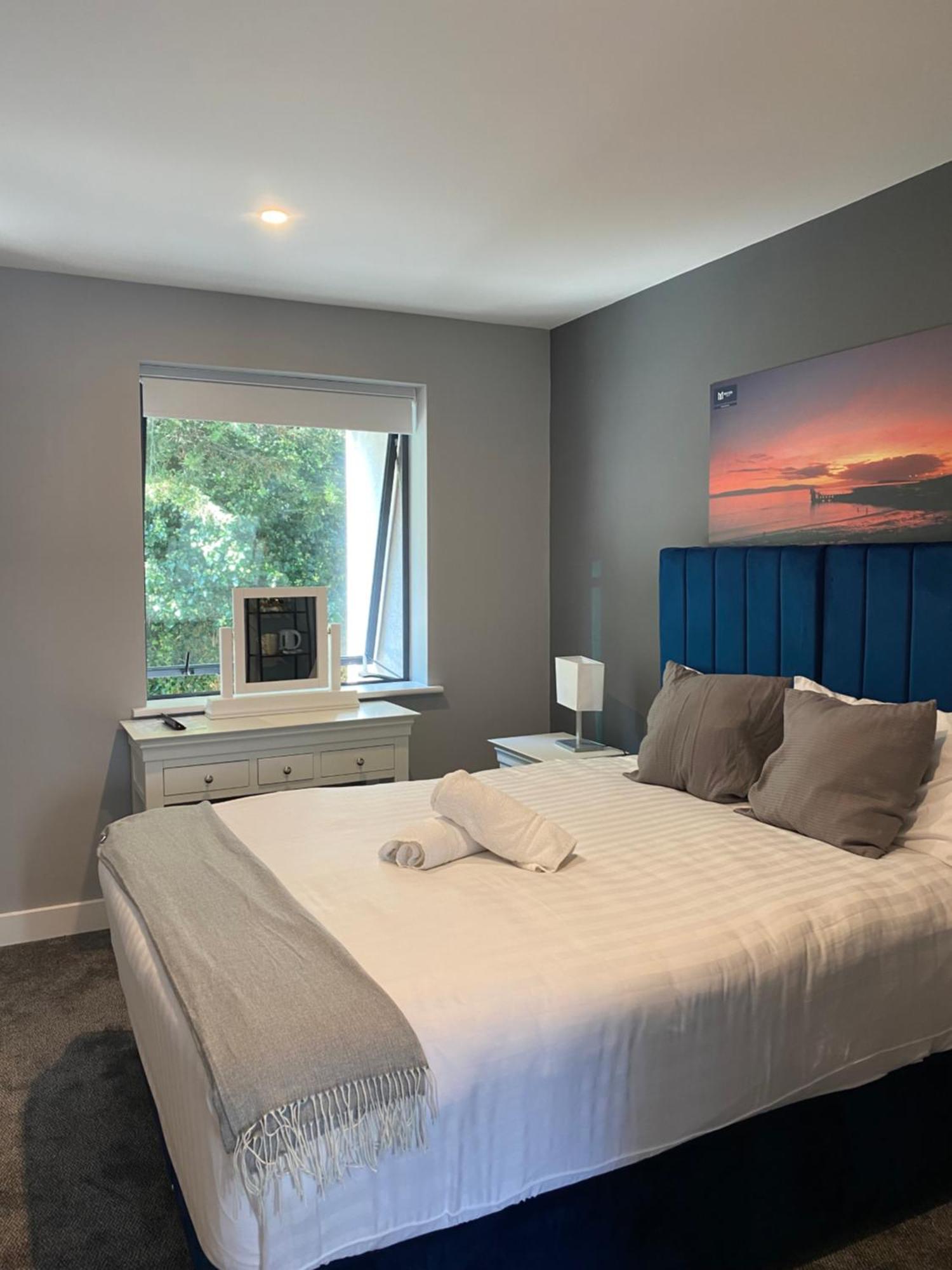 Madison House Aparthotel กัลเวย์ ภายนอก รูปภาพ